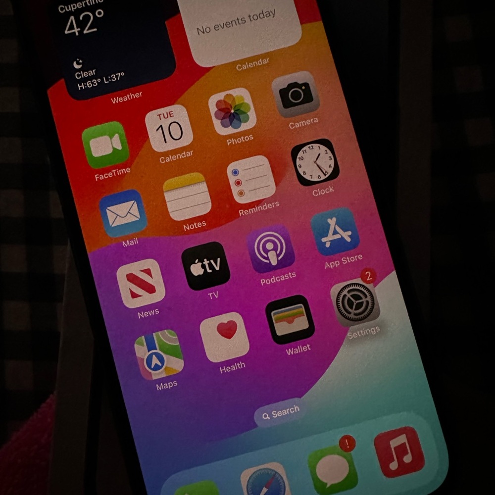 Apple iPhone 14 Plus UNLOCKED Plus Two New Apple Brand Charging Cords